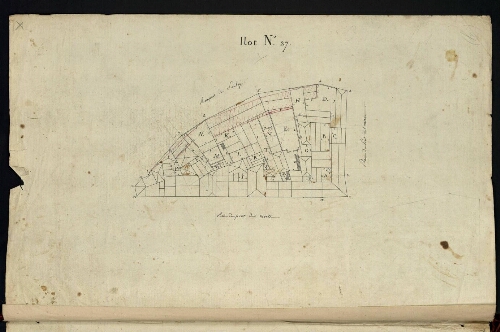 Metz. Cahier N : ville, fortifications. Folio 18, verso.
Plan de l'îlot n°27 compris entre la rue du Pont des morts et le rempart de Sauley.