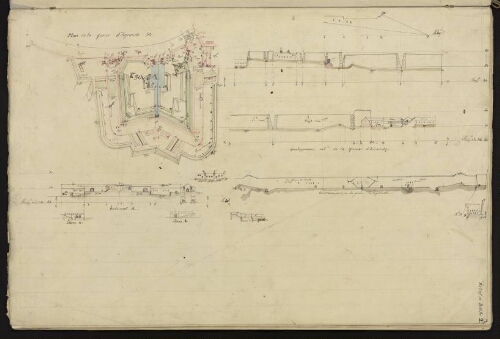 Bitche. Cahier : fortifications nouvelles. Relief de Bitche. Folio 2, recto.
Plan, profils des bâtiments et développements extérieurs de la queue d'hironde.